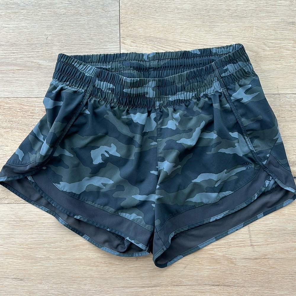 Athleta Racer Run Camo Short